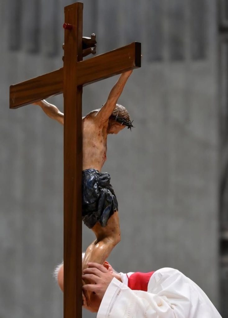 Venerdì Santo, Papa Leone XIV in preghiera: “Il male non avrà l’ultima parola”