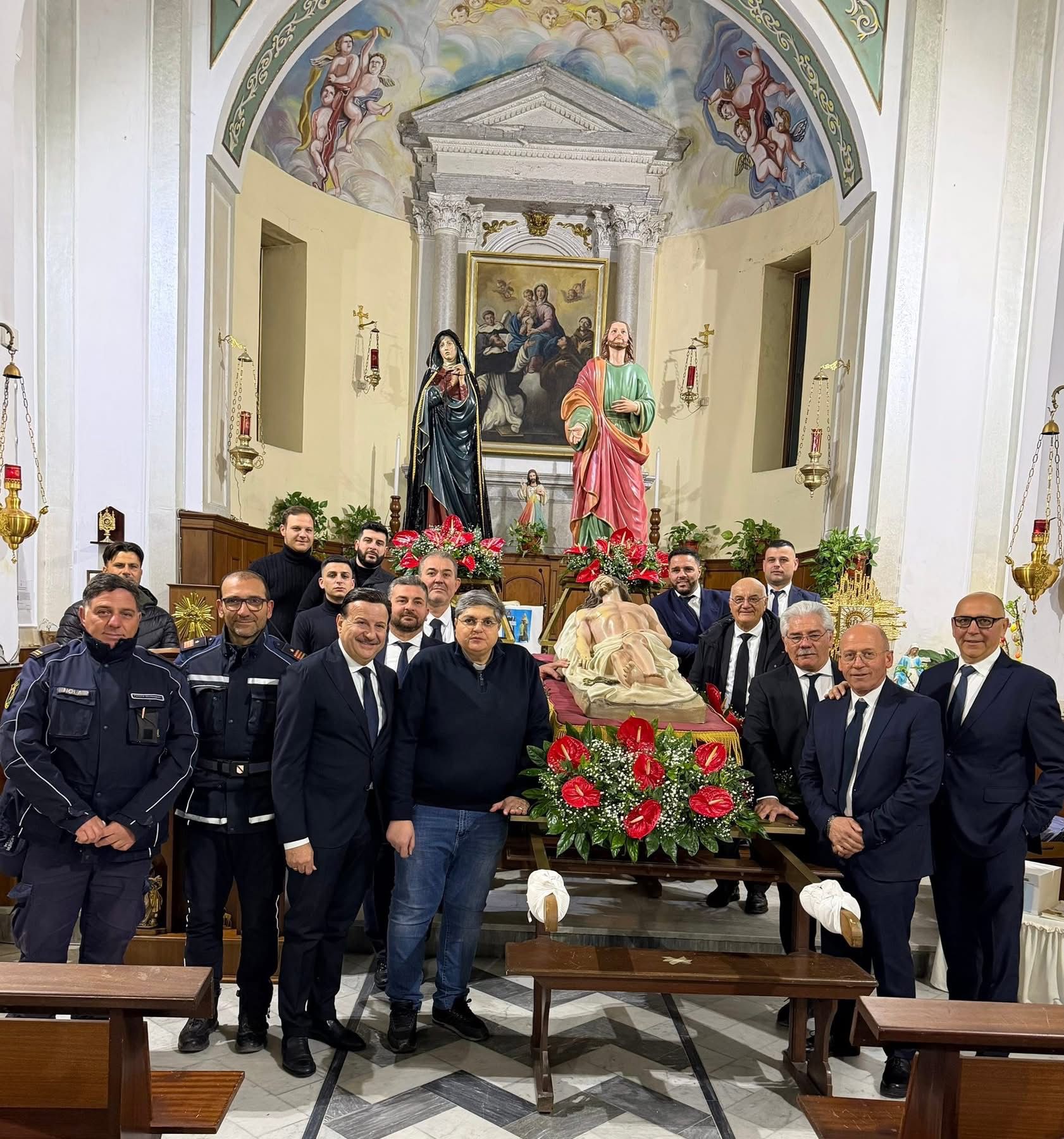 Polvica, il Venerdì Santo tra fede e tradizione: la comunità unita nella processione del Cristo morto.(foto)