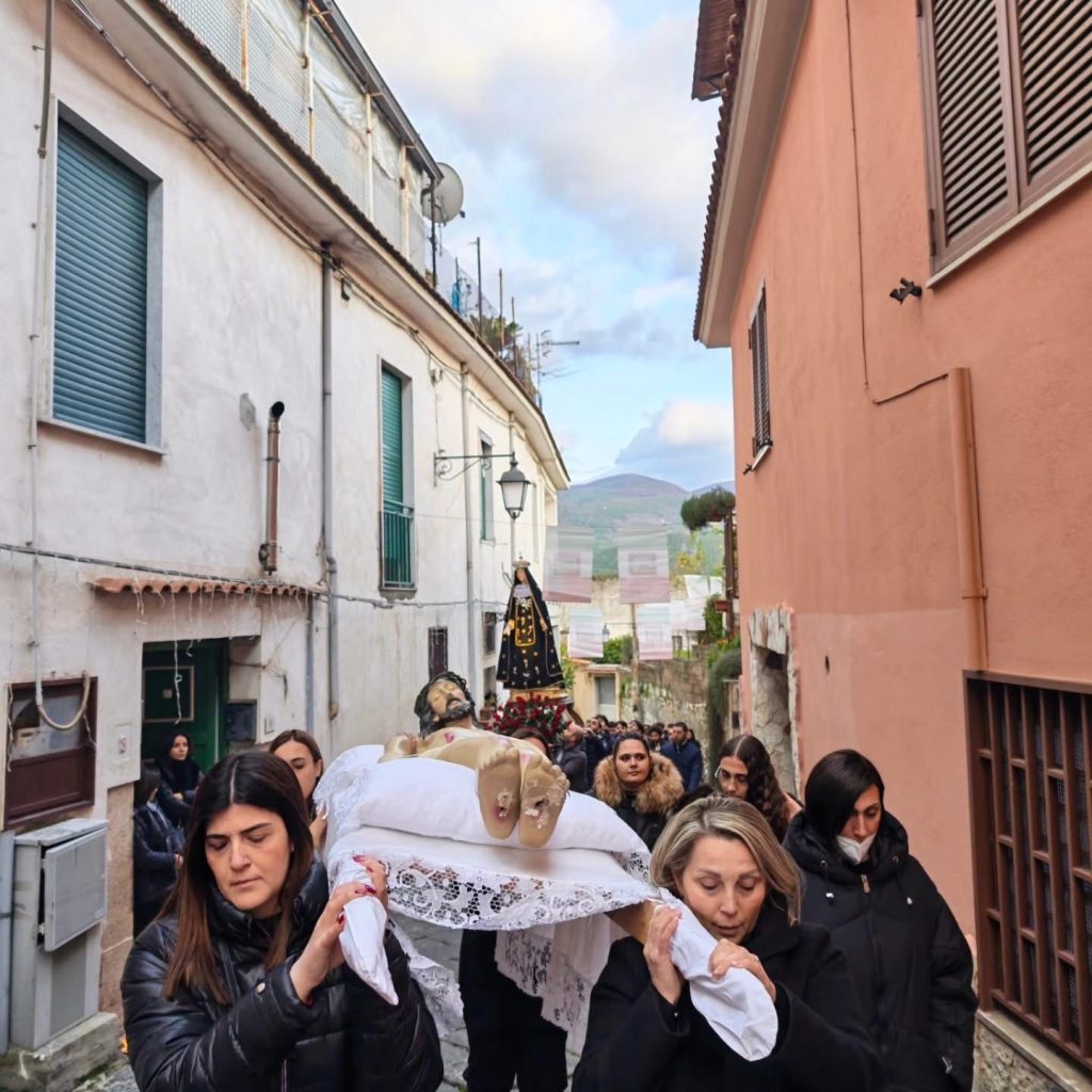 Marzano di Nola, il Venerdì Santo tra fede e tradizione: la processione del Cristo morto Marzano di Nola, il Venerdì Santo tra fede e tradizione: la processione del Cristo morto