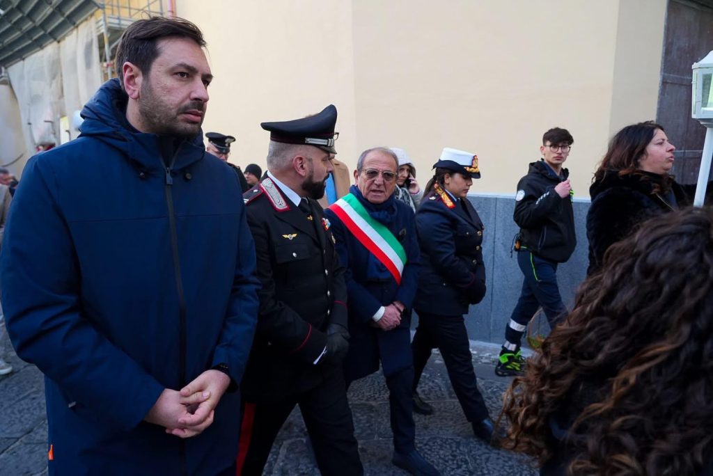 Sant’Anastasia, Venerdì Santo tra folla e devozione: la processione attraversa il paese