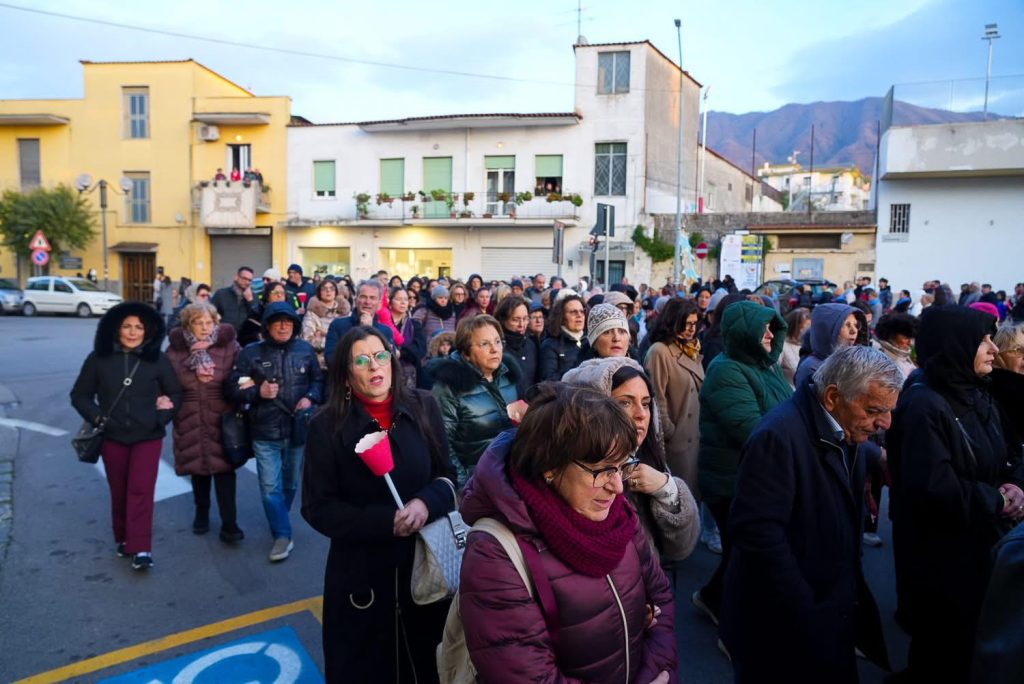 Sant’Anastasia, Venerdì Santo tra folla e devozione: la processione attraversa il paese