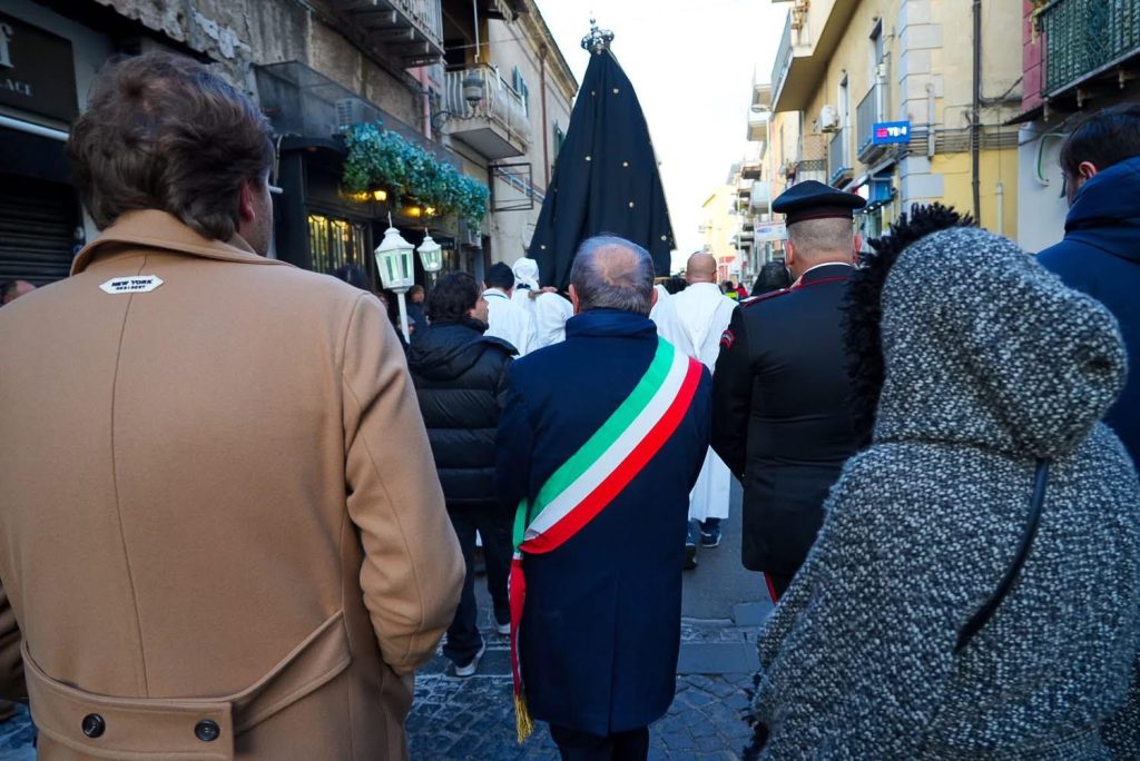 Sant’Anastasia, Venerdì Santo tra folla e devozione: la processione attraversa il paese