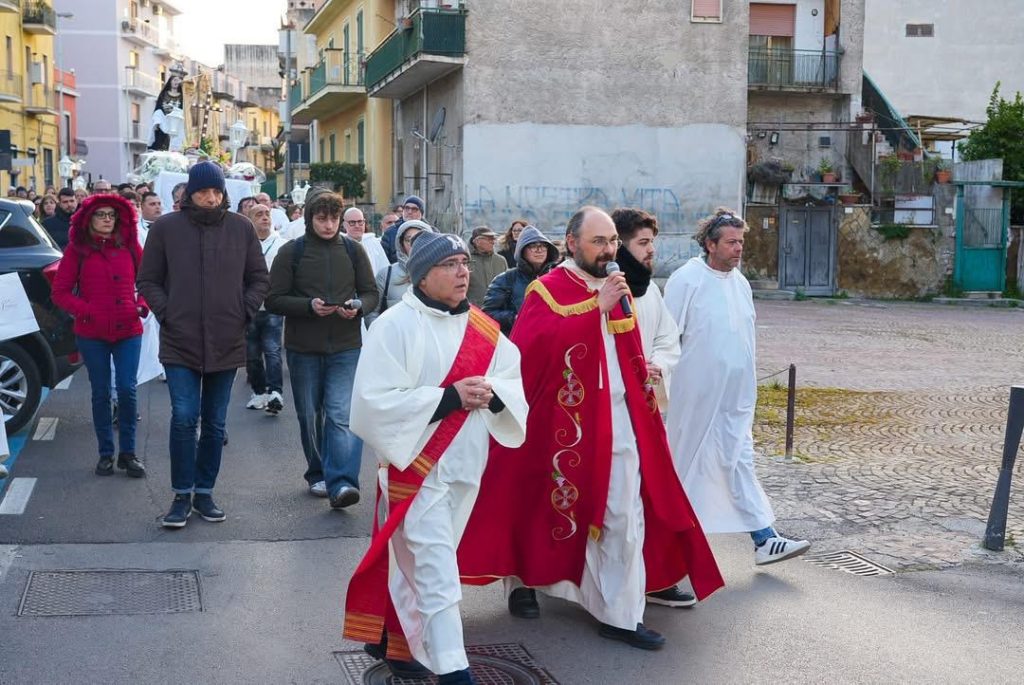 Sant’Anastasia, Venerdì Santo tra folla e devozione: la processione attraversa il paese
