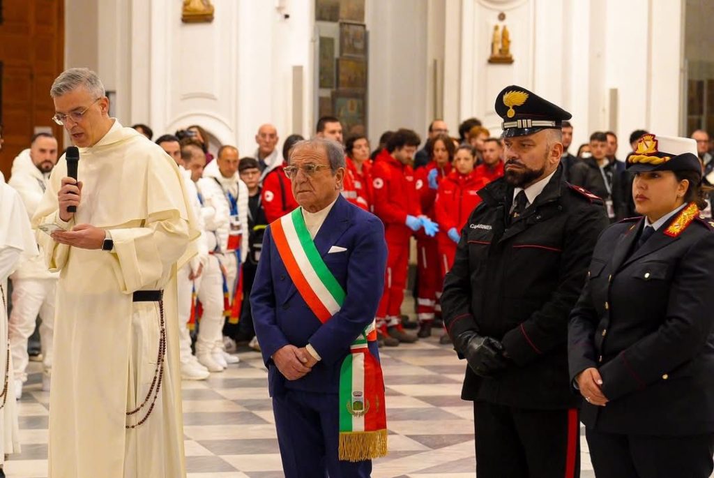 Sant’Anastasia, aperte nella notte le porte del Santuario: al via il Lunedì in Albis Sant’Anastasia, aperte nella notte le porte del Santuario: al via il Lunedì in Albis