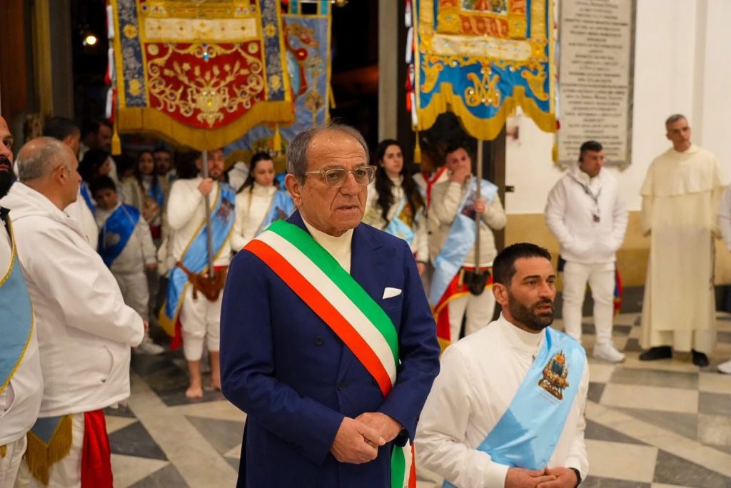 Sant’Anastasia, aperte nella notte le porte del Santuario: al via il Lunedì in Albis
