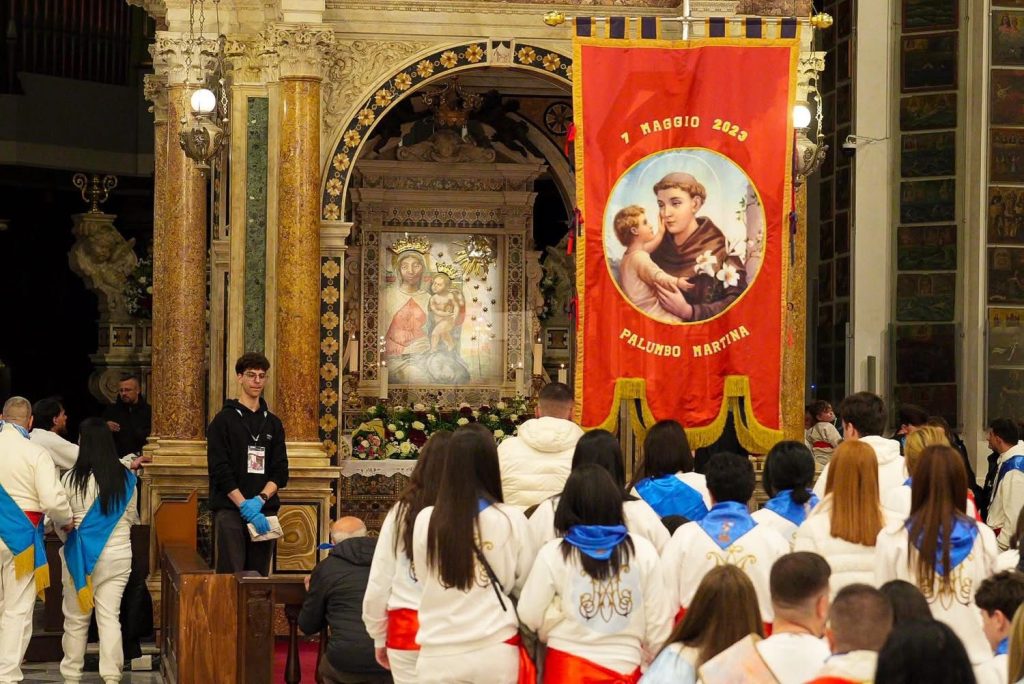 Sant’Anastasia, aperte nella notte le porte del Santuario: al via il Lunedì in Albis