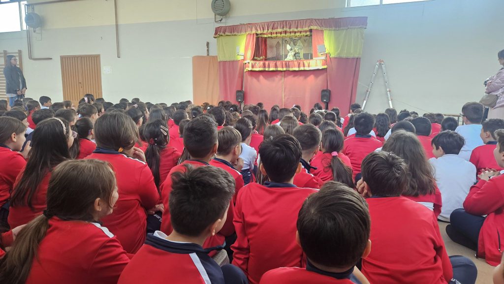 Avella, spettacolo di burattini per i più piccoli: successo alla scuola primaria
