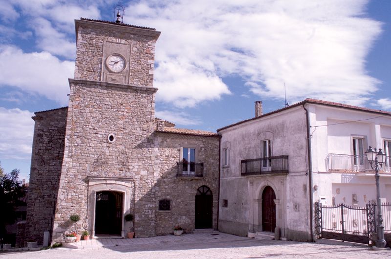 Furto nella notte a Trevico: rubati oro e preziosi dalla Chiesa di ...
