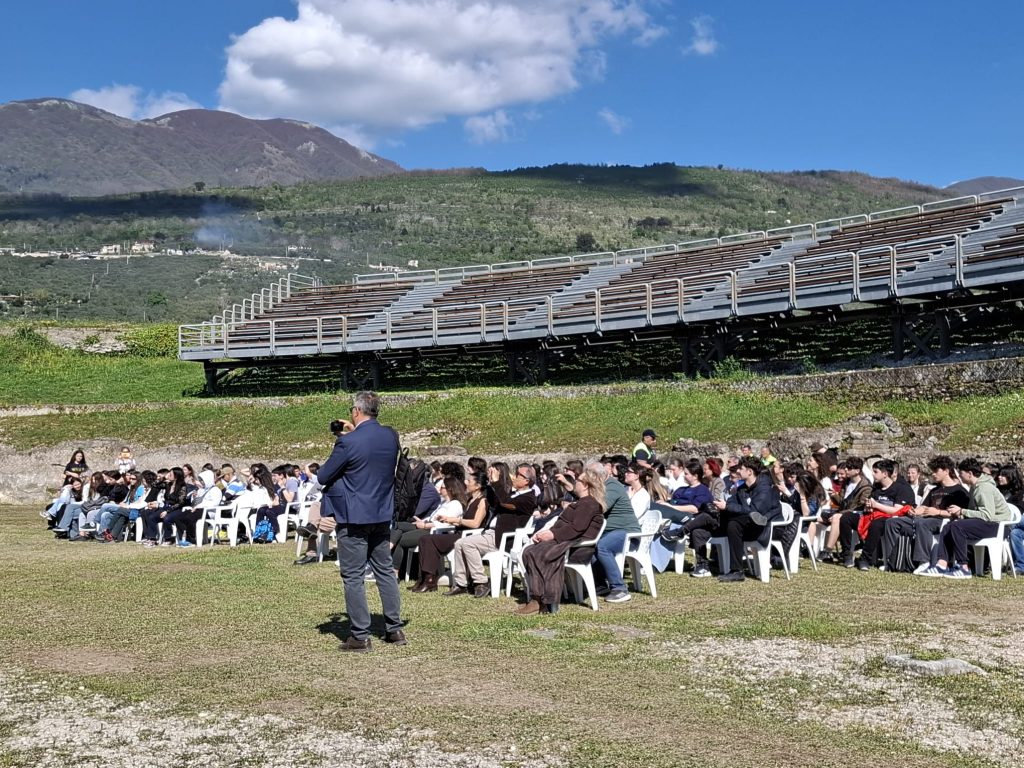 Avella, al via il Concorso Europeo di Teatro Greco: arrivati gli studenti dalla Grecia. VIDEO