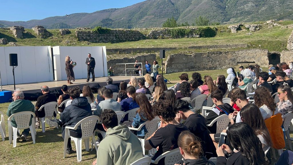 Avella, al via il Concorso Europeo di Teatro Greco: arrivati gli studenti dalla Grecia. VIDEO