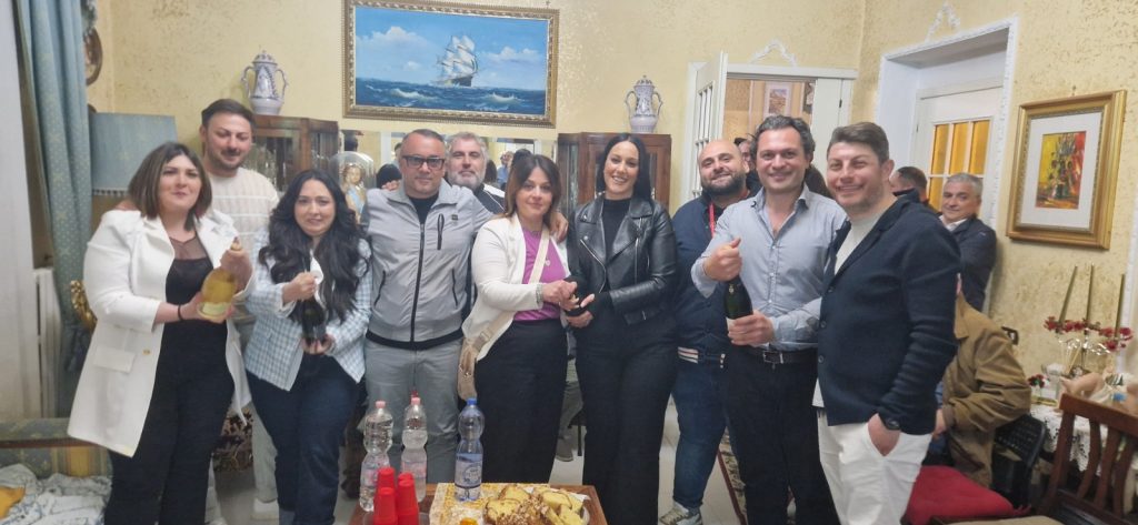 “Quadrelle Futura accende la campagna: Isola lancia la sfida davanti a una platea coinvolta”