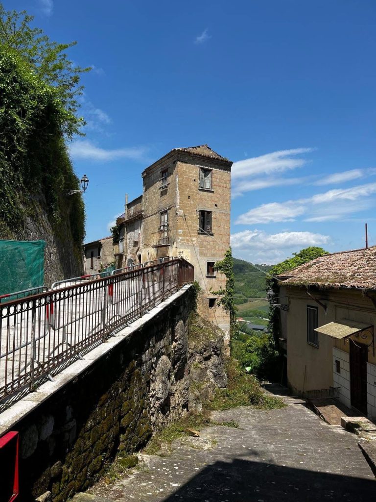 Altavilla Irpina, sicurezza e riqualificazione nel centro storico: proseguono gli interventi (foto)