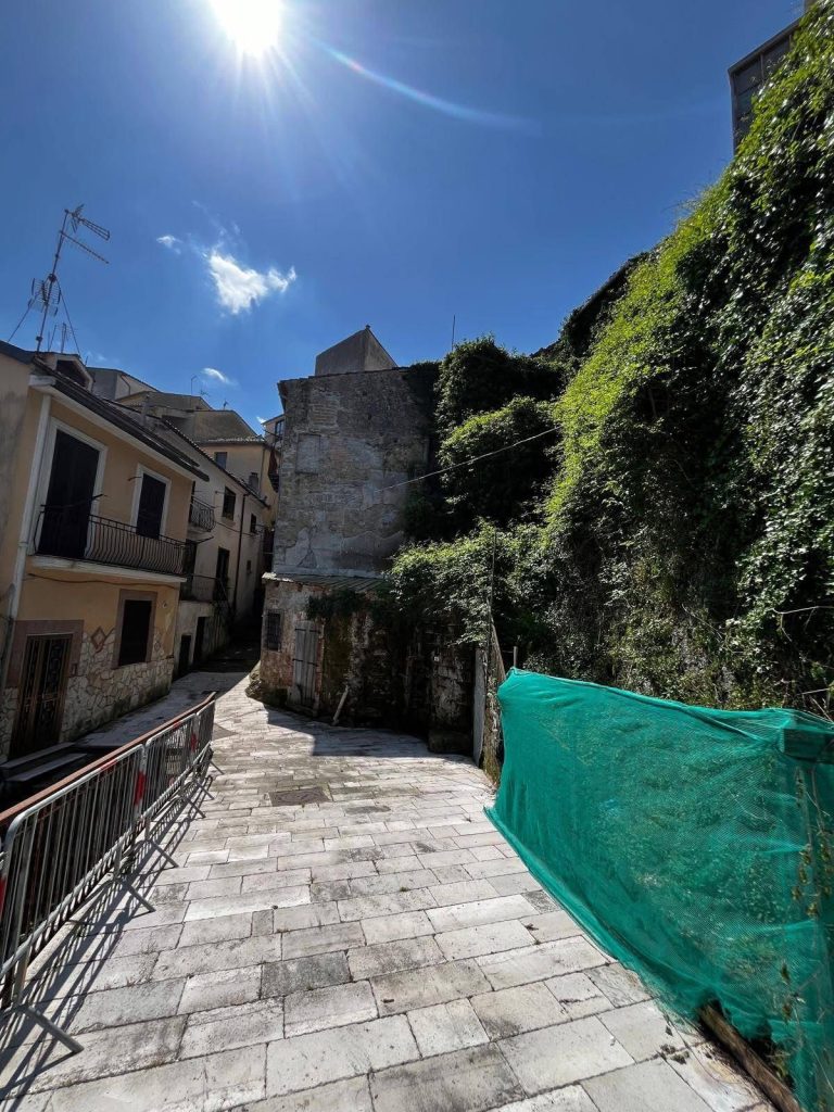 Altavilla Irpina, sicurezza e riqualificazione nel centro storico: proseguono gli interventi (foto)