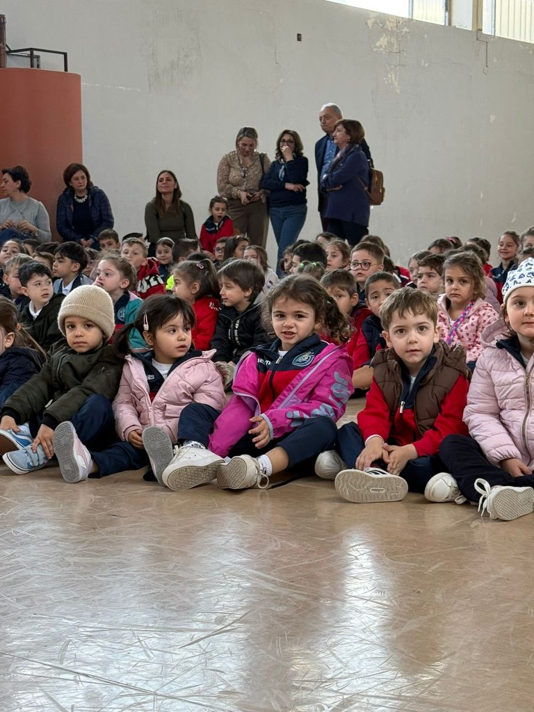 Avella, spettacolo di burattini per i più piccoli: successo alla scuola primaria