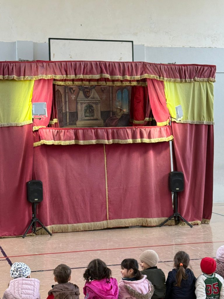 Avella, spettacolo di burattini per i più piccoli: successo alla scuola primaria