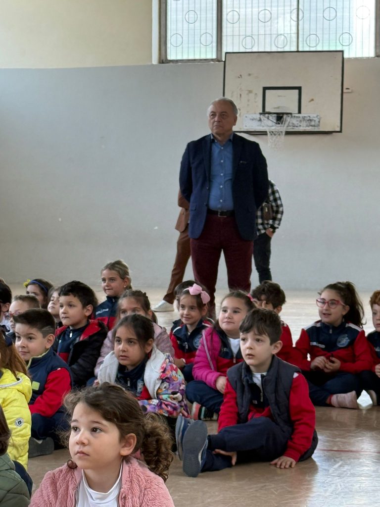 Avella, spettacolo di burattini per i più piccoli: successo alla scuola primaria