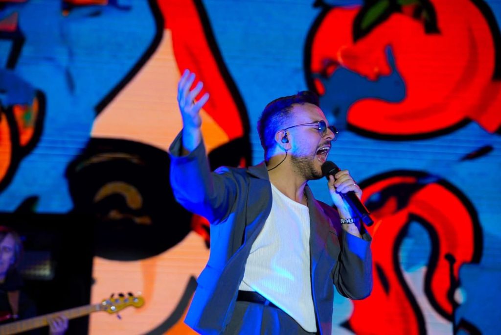 Sant’Anastasia, Piazza Arco gremita per Andrea Sannino: musica e devozione in una serata speciale