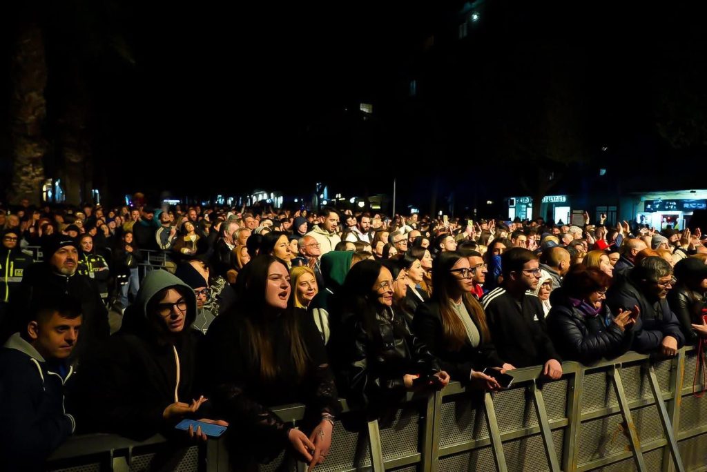 Sant’Anastasia, Piazza Arco gremita per Andrea Sannino: musica e devozione in una serata speciale