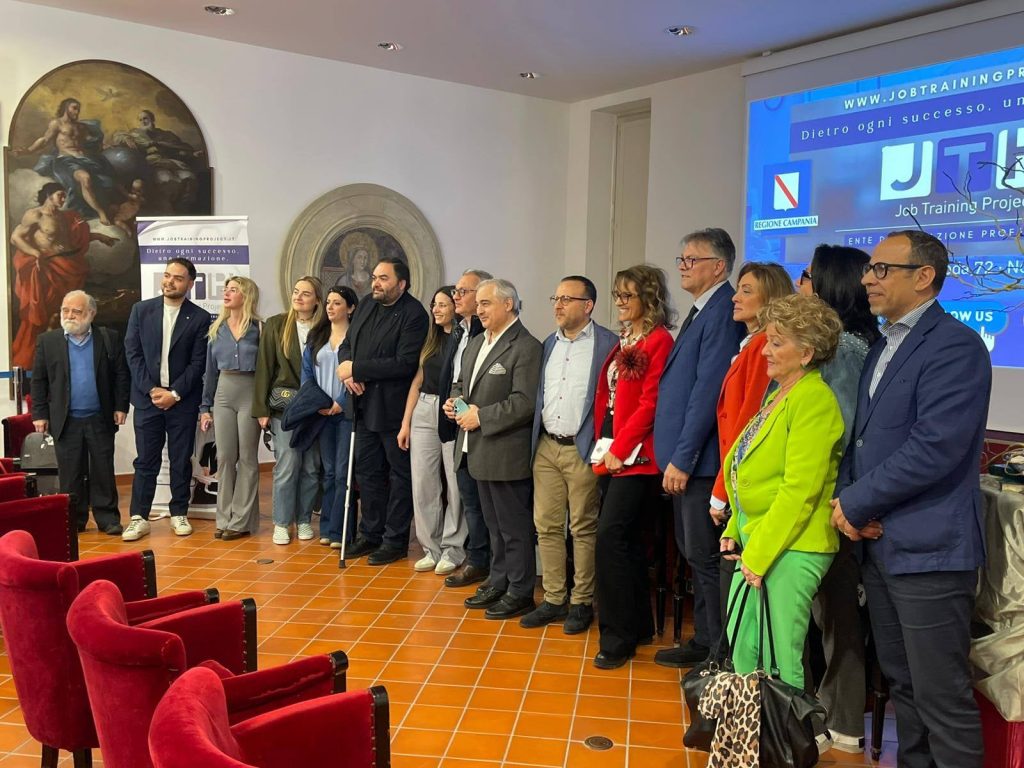 VERSO IL PREMIO ANFITEATRO. Lucia Casaburo creatrice di due gioielli culturali: Il polo formativo Job Training Project e il Consorzio Cartapesta Nolana riceverà il Premio Anfiteatro Cultura e Imprenditoria