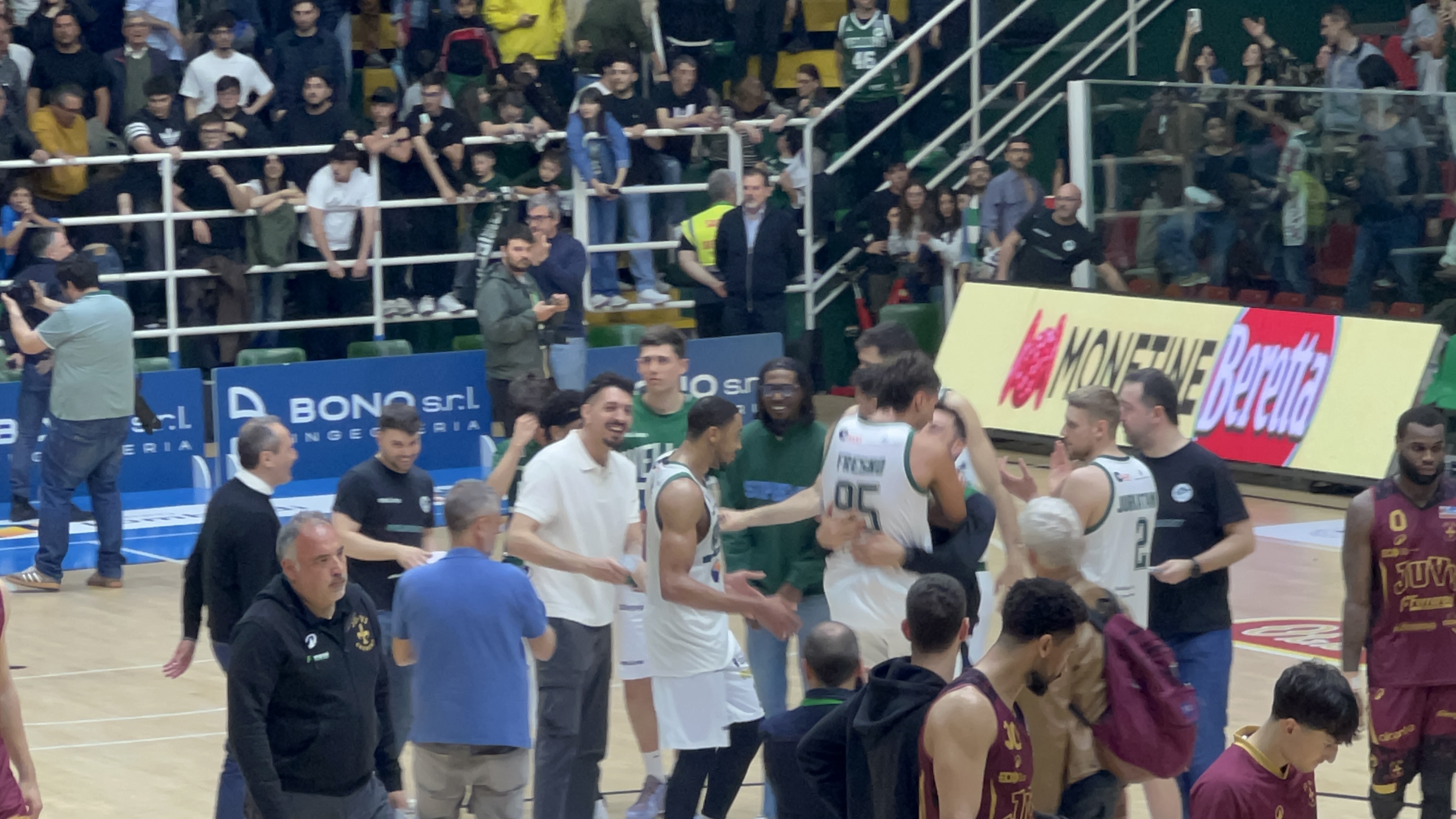 Avellino vola ai playoff: sarà sfida alla Fortitudo Bologna Avellino vola ai playoff: sarà sfida alla Fortitudo Bologna