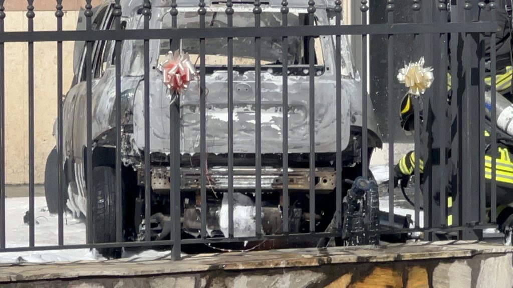 Paura a Baiano: Fiat Panda a metano in fiamme in via Libertà, forte boato scuote la zona
