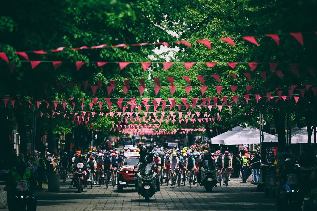 Giro d’Italia, Silva beffa i big nel giorno delle cadute