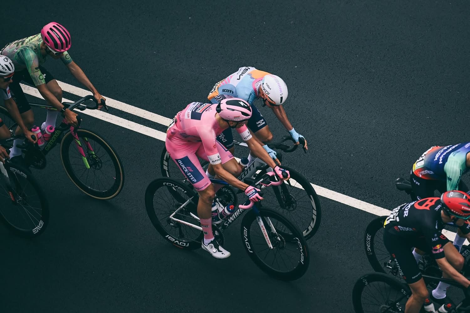 Giro d’Italia, Silva beffa i big nel giorno delle cadute