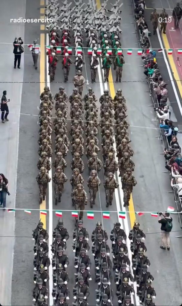 Antonio Picciocchi di Baiano sfila alla 97ª Adunata Nazionale degli Alpini di Genova Antonio Picciocchi di Baiano sfila alla 97ª Adunata Nazionale degli Alpini di Genova