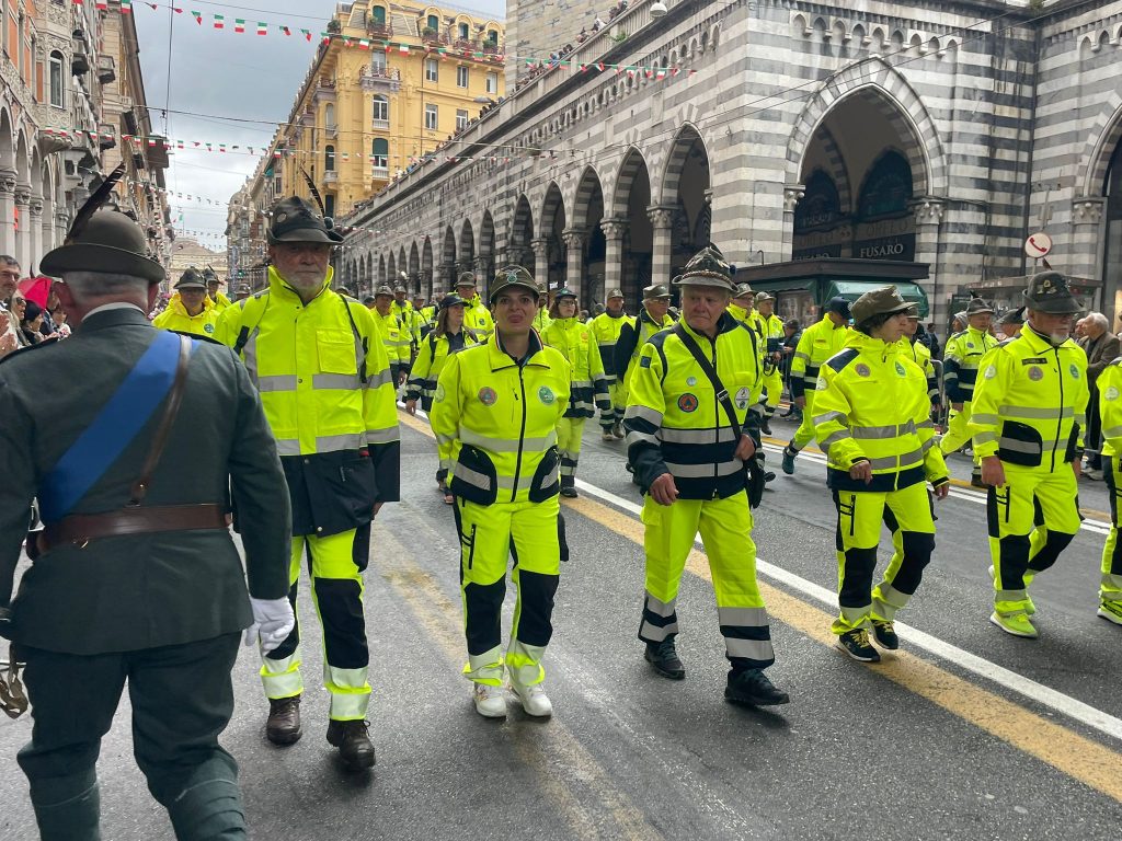 Antonio Picciocchi di Baiano sfila alla 97ª Adunata Nazionale degli Alpini di Genova Antonio Picciocchi di Baiano sfila alla 97ª Adunata Nazionale degli Alpini di Genova