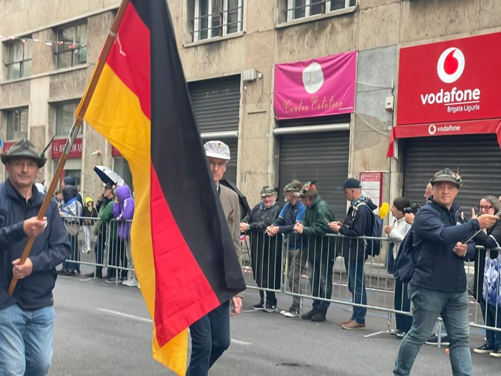 Antonio Picciocchi di Baiano sfila alla 97ª Adunata Nazionale degli Alpini di Genova Antonio Picciocchi di Baiano sfila alla 97ª Adunata Nazionale degli Alpini di Genova