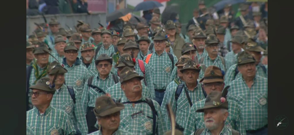 Antonio Picciocchi di Baiano sfila alla 97ª Adunata Nazionale degli Alpini di Genova Antonio Picciocchi di Baiano sfila alla 97ª Adunata Nazionale degli Alpini di Genova