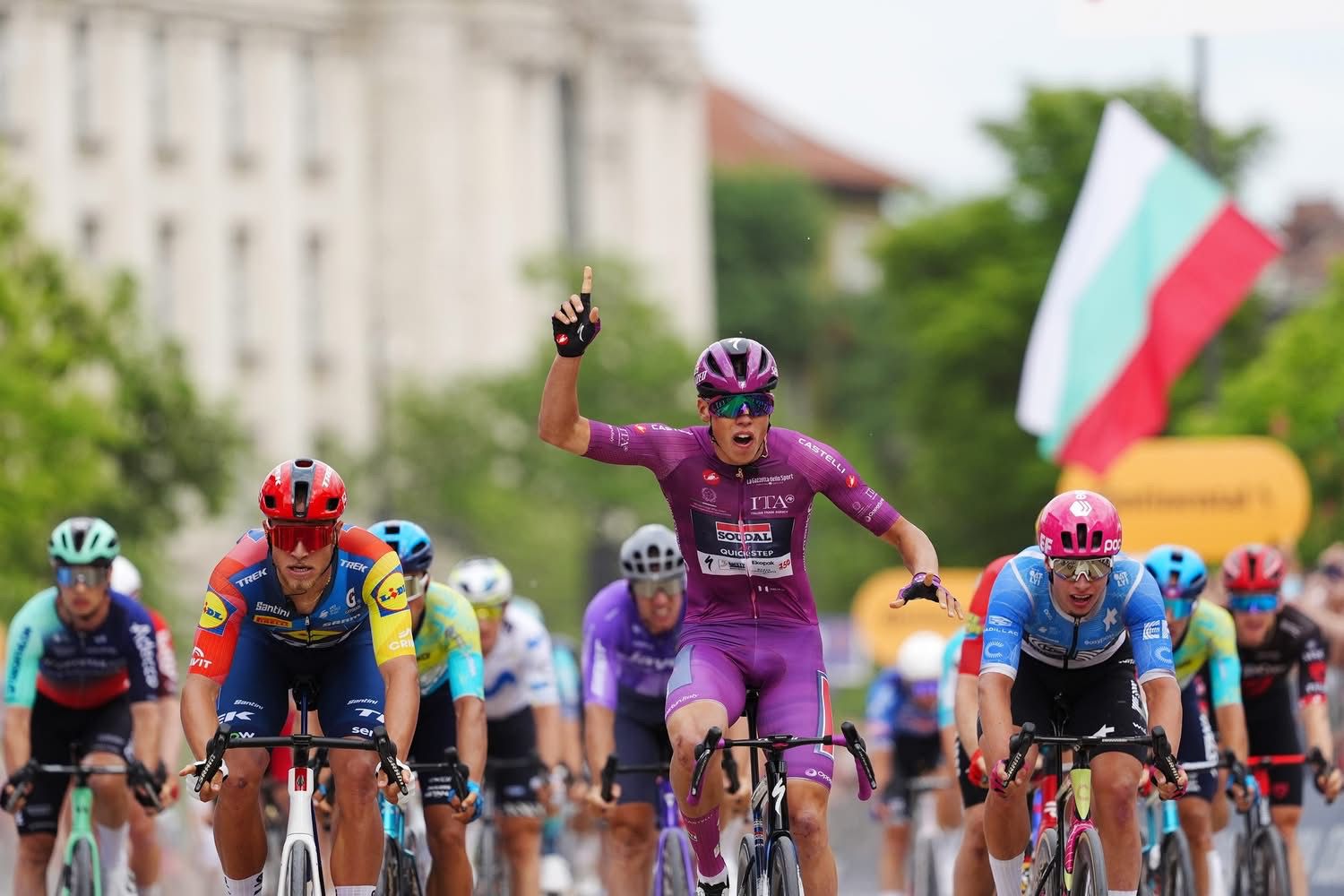 GIRO DITALIA. Magnier concede il bis a Sofia: Milan ancora battuto in volata