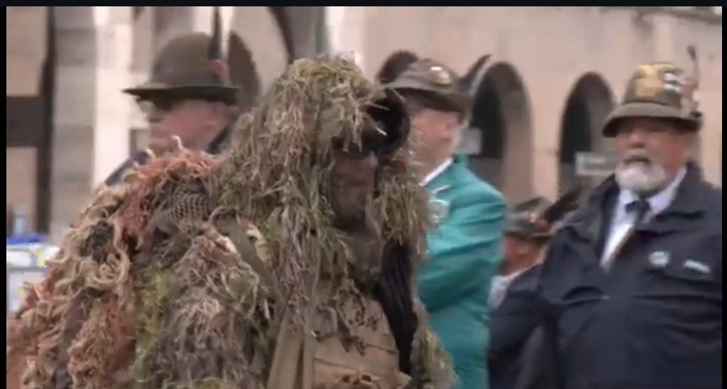 Antonio Picciocchi di Baiano sfila alla 97ª Adunata Nazionale degli Alpini di Genova Antonio Picciocchi di Baiano sfila alla 97ª Adunata Nazionale degli Alpini di Genova