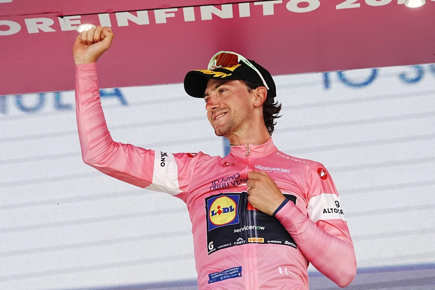Giro d’Italia, Narvaez vince a Cosenza: Ciccone conquista la maglia rosa Giro d’Italia, Narvaez vince a Cosenza: Ciccone conquista la maglia rosa