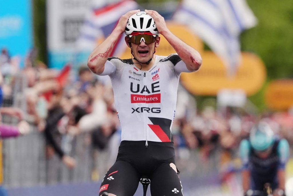 Giro d’Italia, Arrieta vince a Potenza: Eulalio in maglia rosa dopo una tappa sotto la pioggia