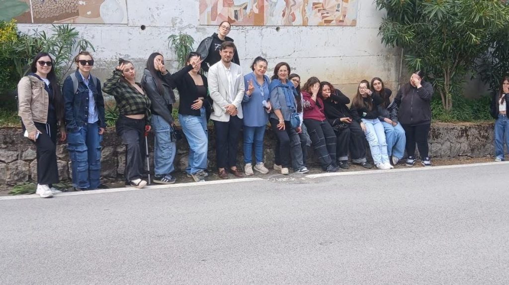 Santa Paolina, gli studenti dell’Amatucci riscoprono l’arte del Tombolo.(foto)