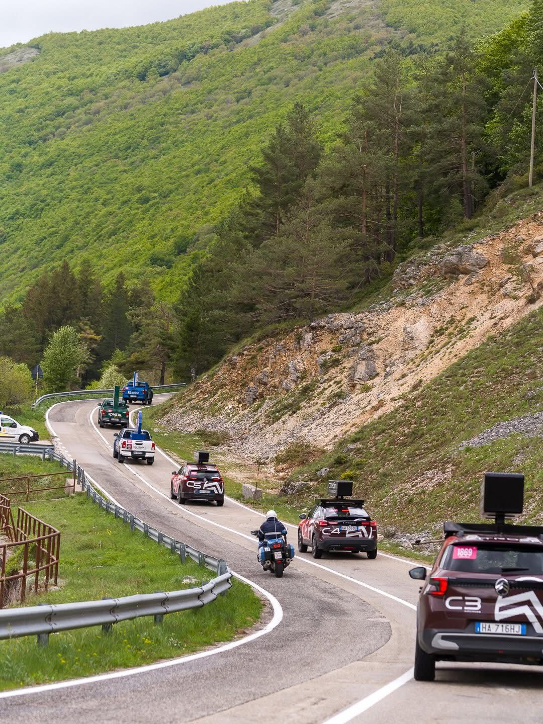 Giro d’Italia, Vingegaard domina il Blockhaus: Eulalio resiste in maglia rosa.(foto)