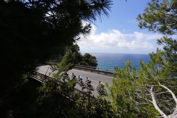 Giro d’Italia, Vingegaard domina il Blockhaus: Eulalio resiste in maglia rosa.(foto)