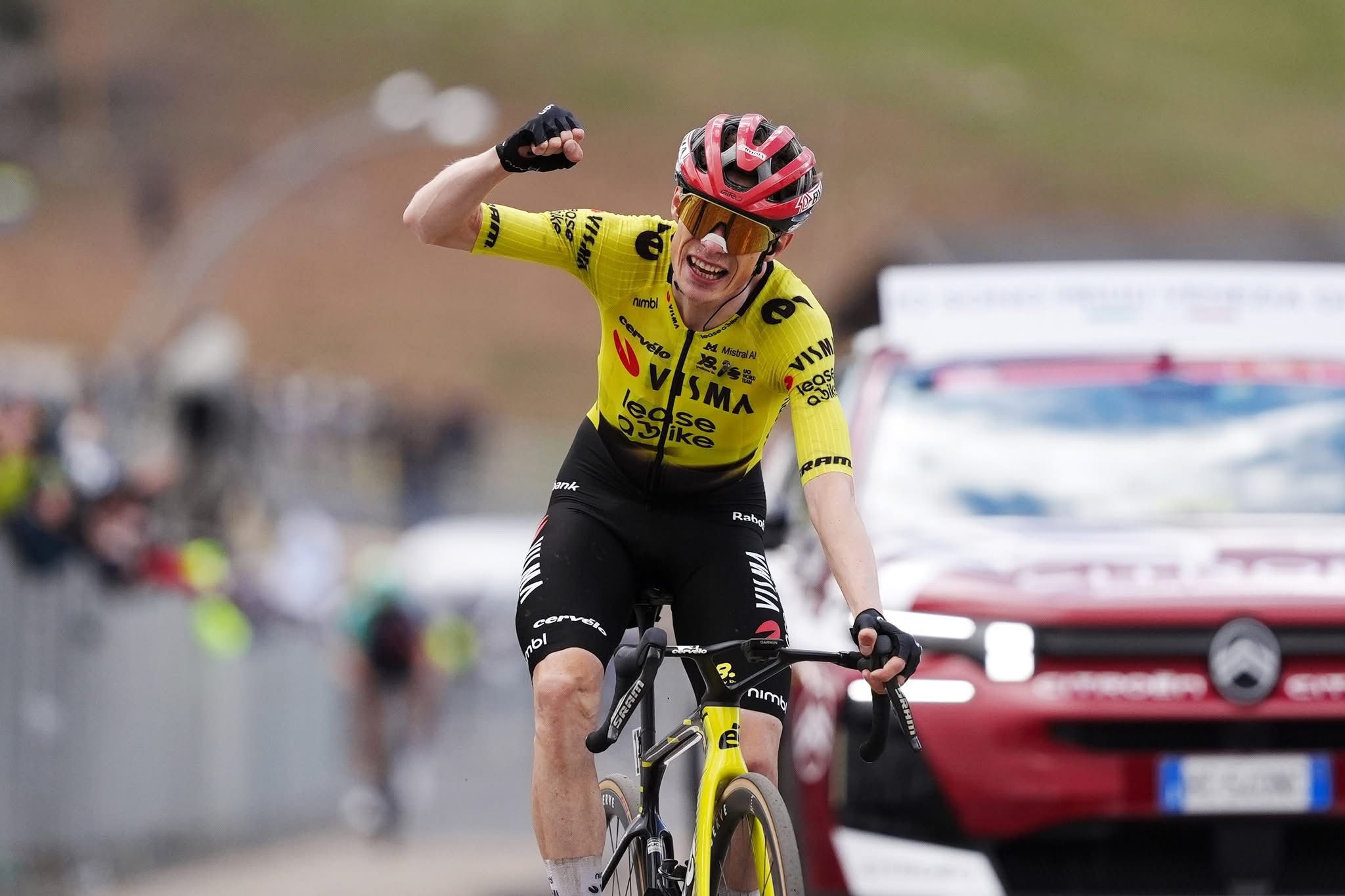 Giro d’Italia, Vingegaard domina il Blockhaus: Eulalio resiste in maglia rosa.(foto)