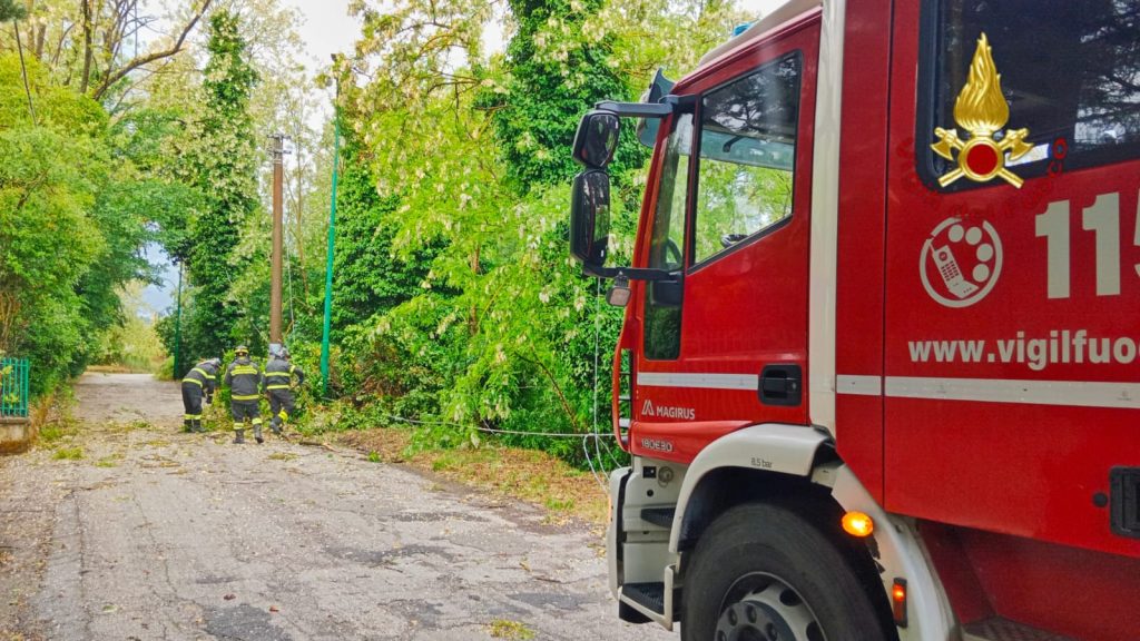 Maltempo in Irpinia, numerosi interventi dei Vigili del Fuoco nella notte
