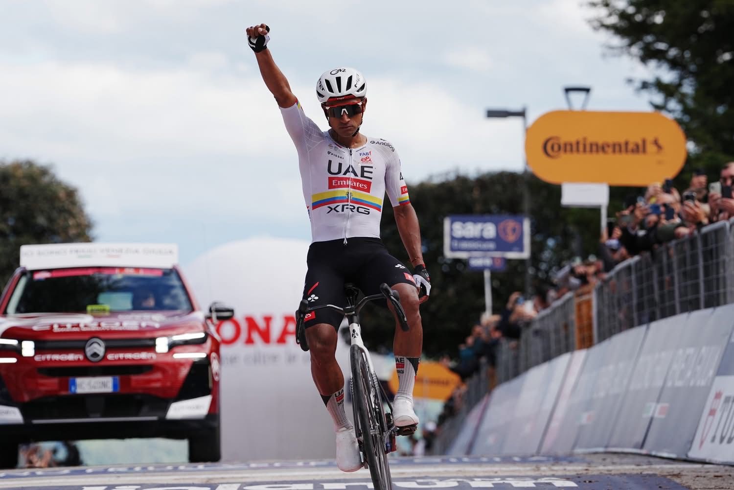 Giro d’Italia, Narvaez vince sui muri di Fermo: Eulalio resta in rosa