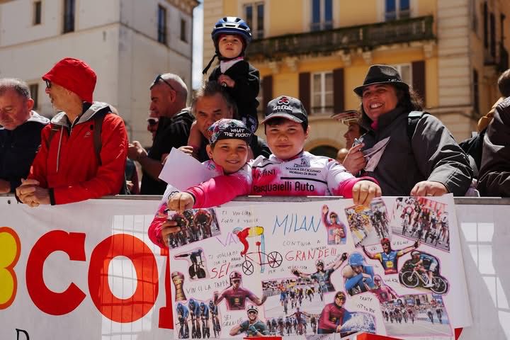 Giro d’Italia, Narvaez vince sui muri di Fermo: Eulalio resta in rosa