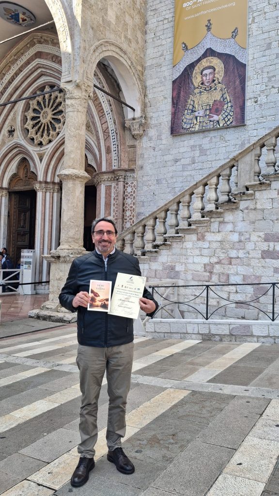 MUGNANO DEL CARDINALE. Antonio Montuori emoziona Assisi: Menzione d’Onore al Premio Internazionale “Pensieri Creativi”
