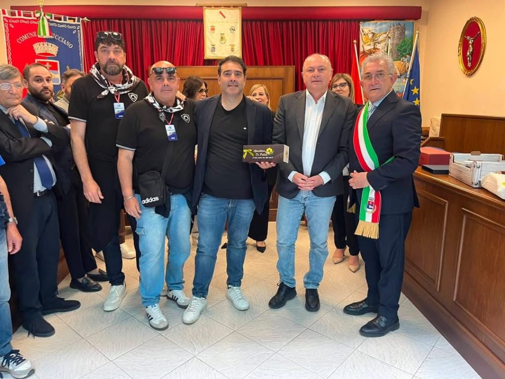 Cicciano, al via il Palio del Casale: nella sala consiliare il tradizionale scambio dei doni tra le delegazioni italiane