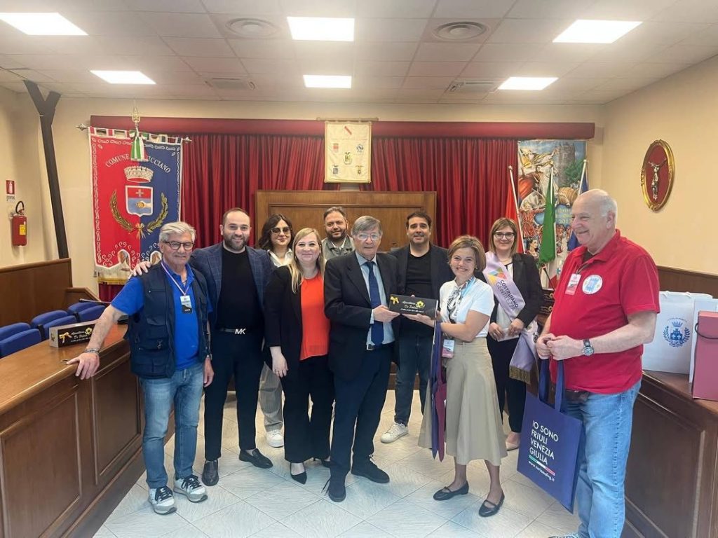 Cicciano, al via il Palio del Casale: nella sala consiliare il tradizionale scambio dei doni tra le delegazioni italiane