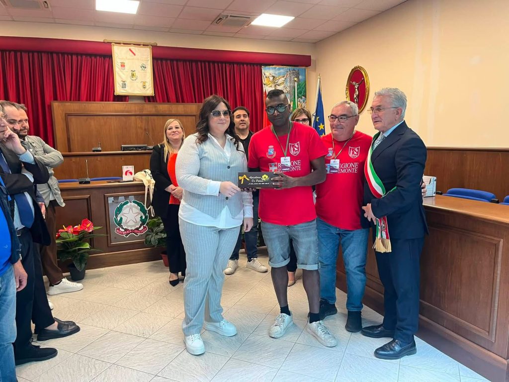 Cicciano, al via il Palio del Casale: nella sala consiliare il tradizionale scambio dei doni tra le delegazioni italiane