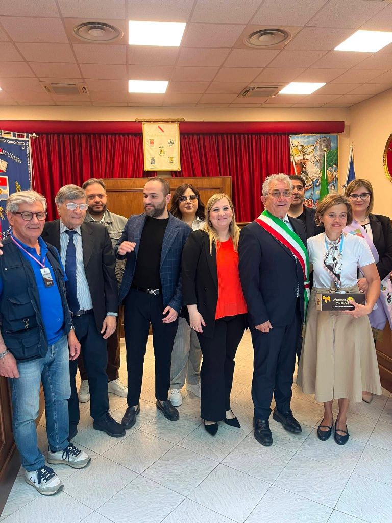 Cicciano, al via il Palio del Casale: nella sala consiliare il tradizionale scambio dei doni tra le delegazioni italiane