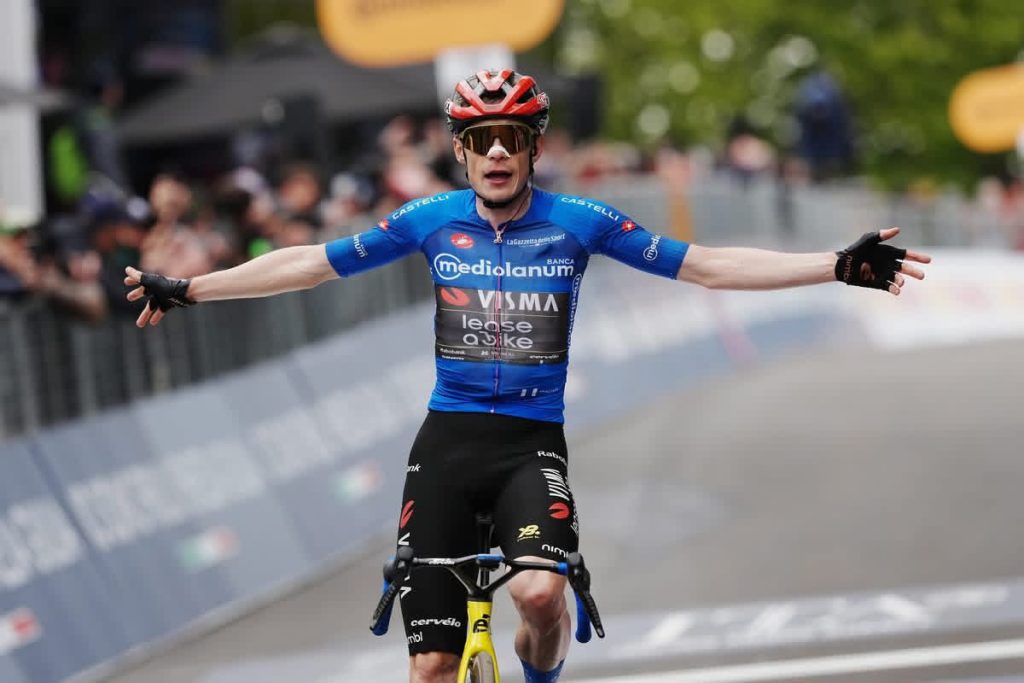 Giro d’Italia, Vingegaard concede il bis a Corno alle Scale: Eulalio salva la maglia rosa
