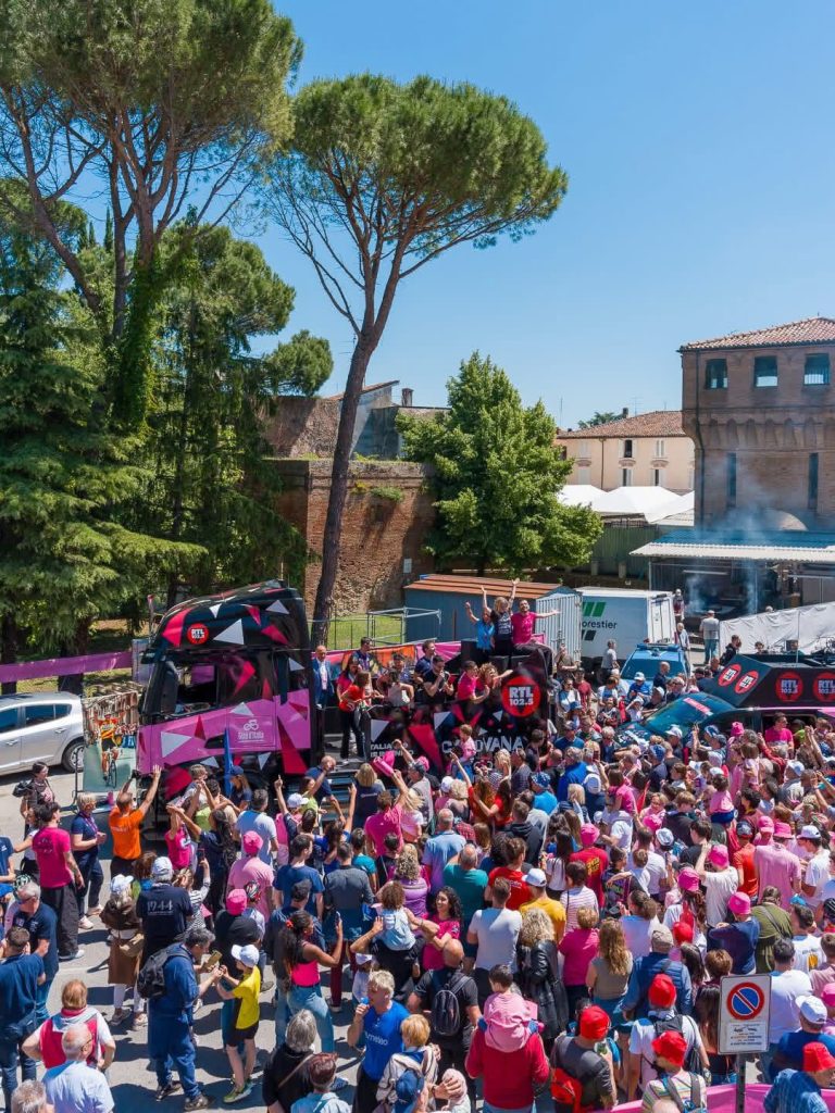 Giro d’Italia, Vingegaard concede il bis a Corno alle Scale: Eulalio salva la maglia rosa