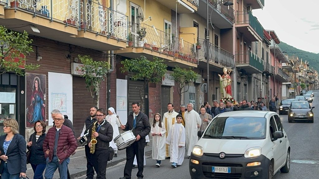 Mugnano del Cardinale, fede e tradizione per la processione di San Liberatore: grande partecipazione dei fedeli.(foto e video)